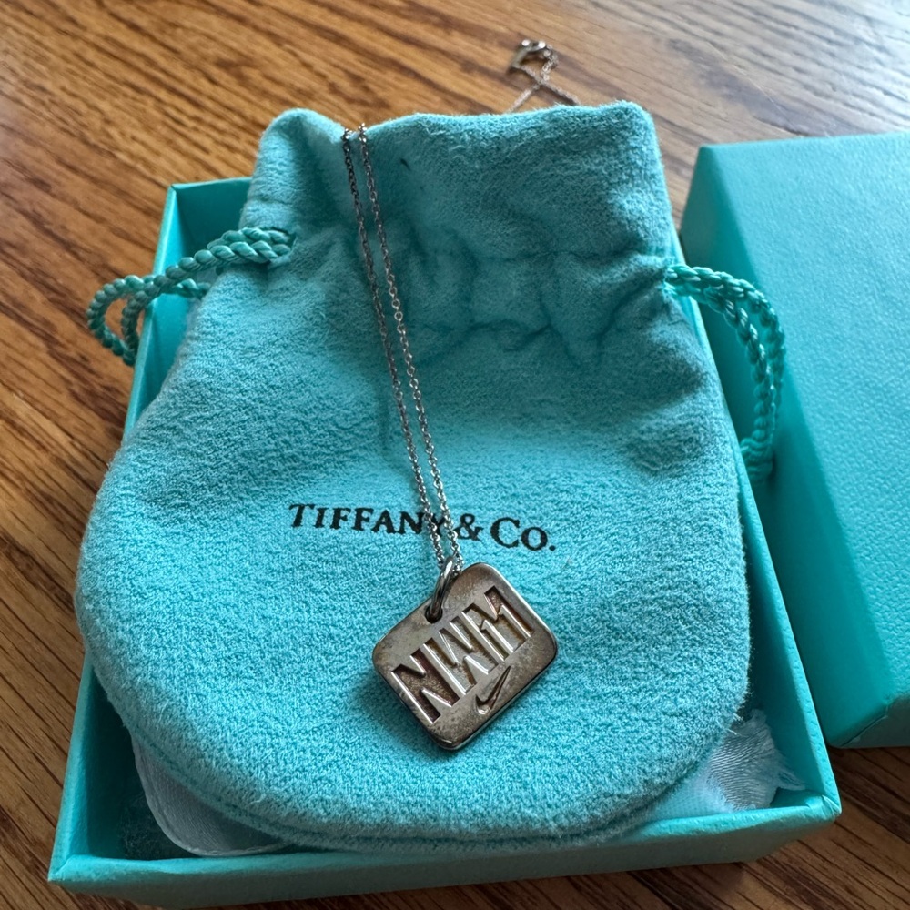 Nike women’s marathon Tiffany & Co. Silver Pendant Necklace 2010
